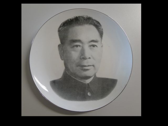 Wandteller mit Bildnis von Zhou Enlai